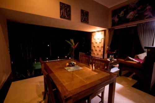 Ratna Villa