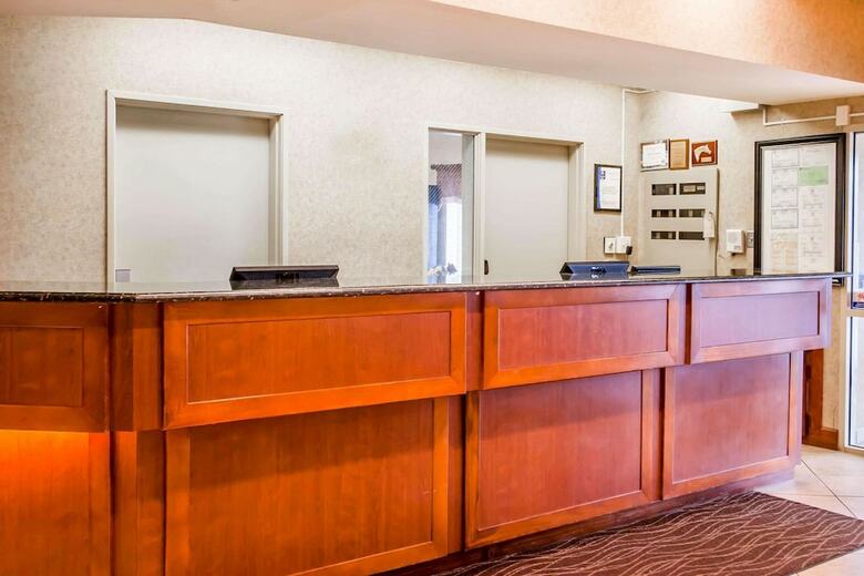 Hotel Comfort Inn & Suites
