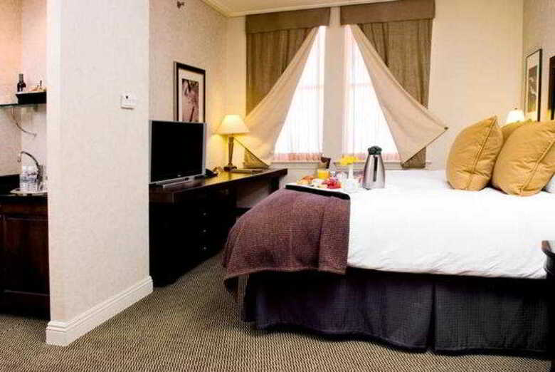 Hu. Hotel