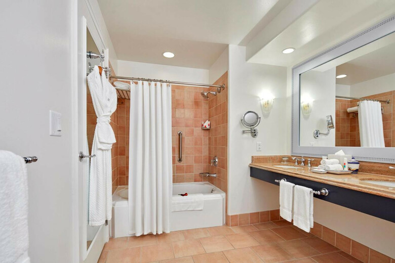 Hotel Loews Portofino Bay