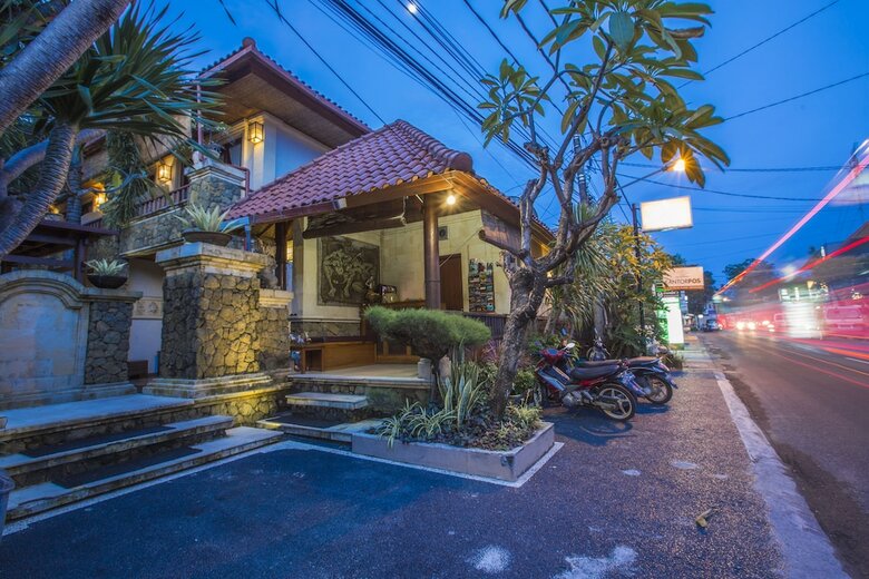 Hostal Puri Sindhu Mertha Guest House