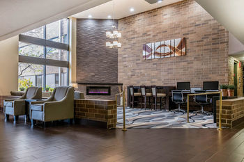Hotel Quality Inn & Suites Airport