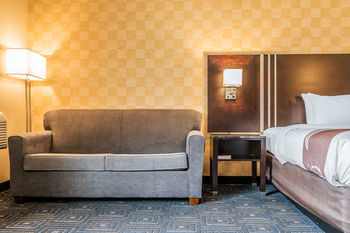 Hotel Quality Inn & Suites Airport