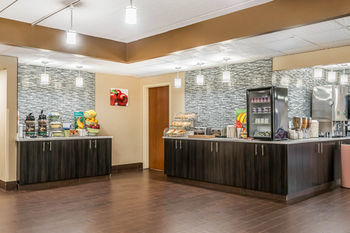 Hotel Quality Inn & Suites Airport