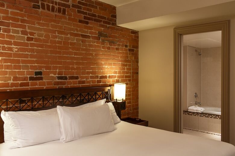 Nelligan Hotel