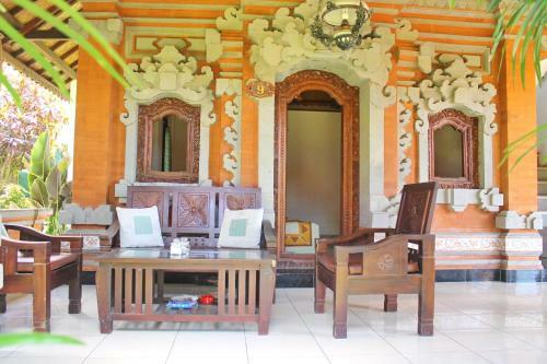 Hostal Sunarta House Homestay