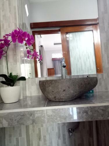 Hostal Suryadina Guest House