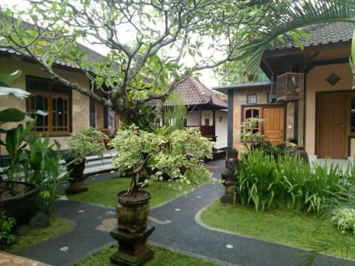 Hostal Suryadina Guest House