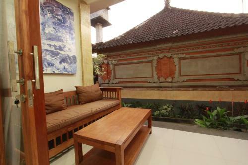 Hostal Suryadina Guest House