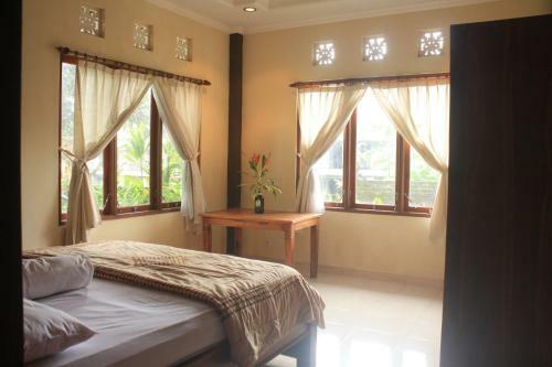 Hostal Pondok Loris Guest House