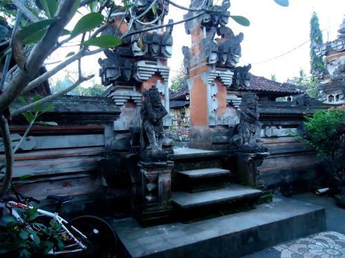 Hostal Dewa Put Guest House