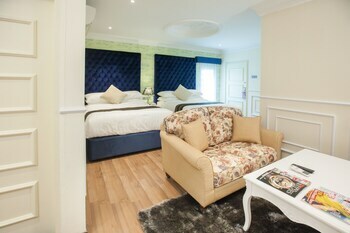 Deluxcious Heritage Hotel