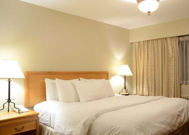 Hotel The Rosellen Suites At Stanley Park (.)