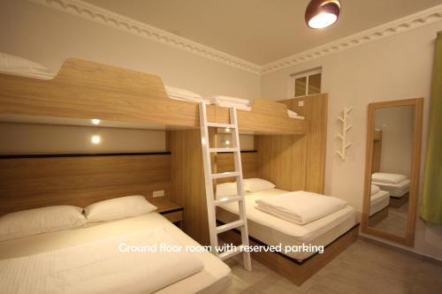 Hostal Shamrock Guest House