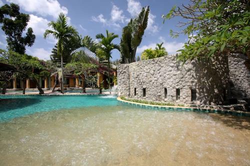 Hotel The Village Resort & Spa