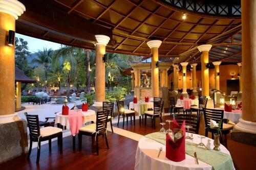 Hotel The Village Resort & Spa