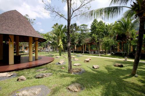 Hotel The Village Resort & Spa