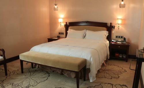 Shenzhen Longgang Jun Yi Hotel, Coco Park Shopping Mall