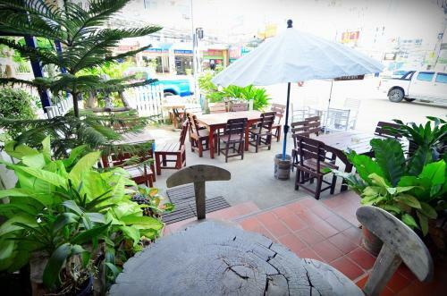 Hostal The Famous House - Jomtien