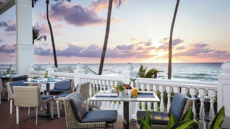 Hotel Pelican Grand Beach Resort