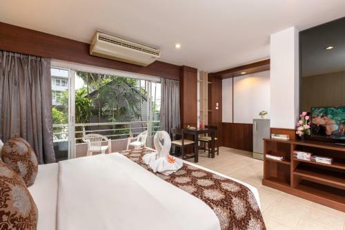 Hotel The Holiday Resort