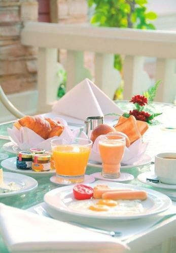Hotel Grand Pacific Sovereign Resort & Spa