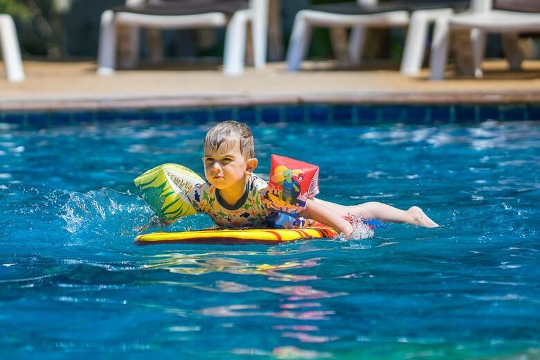 Hotel Kaw Kwang Beach Resort