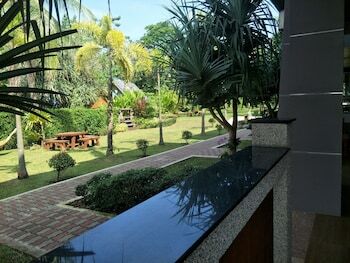 Hotel Lanta Intanin Resort