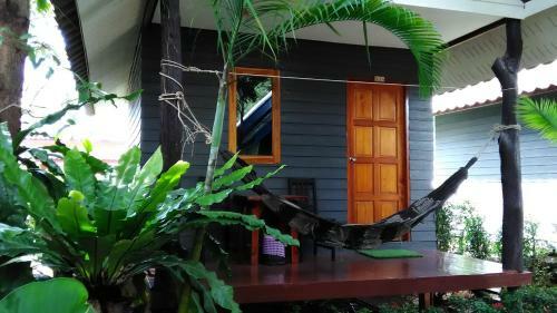 Hotel Lanta New Coconut Bungalow