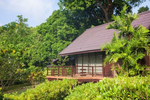 Hotel Phi Phi Natural Resort