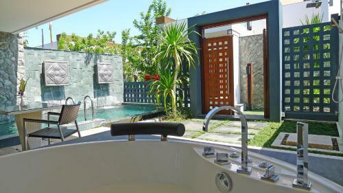 Hotel The Nchantra Pool Suite Phuket