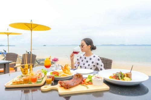 Hotel The Nchantra Pool Suite Phuket
