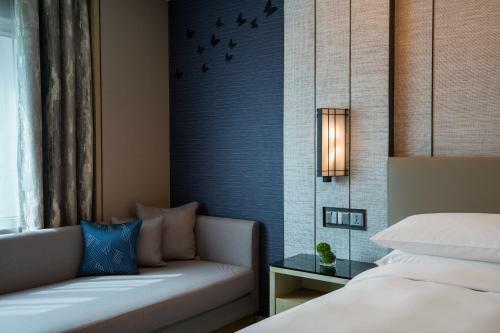 Renaissance Shenzhen Luohu Hotel