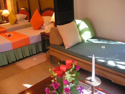 Hotel White House Beach Resort And Spa