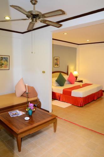 Hotel White House Beach Resort And Spa
