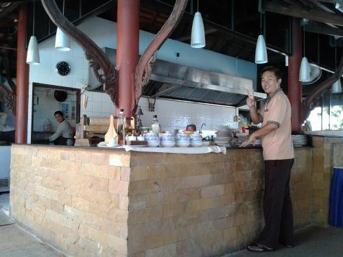 Hotel White House Beach Resort And Spa
