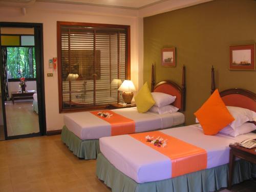 Hotel White House Beach Resort And Spa