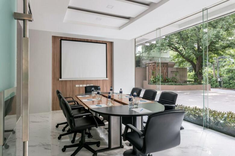Hotel Adelphi Grande Sukhumvit By Compass Hospitality