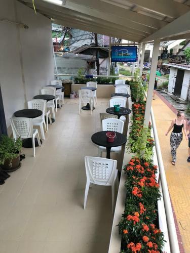 Hostal B Place Guesthouse