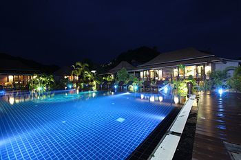 Hostal Ibiza House Phi Phi