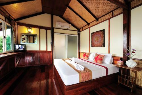 Hotel Phuphaya Seaview Resort