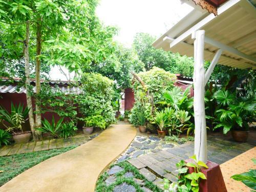 Hotel Forest Bungalows & Mama's Restaurant