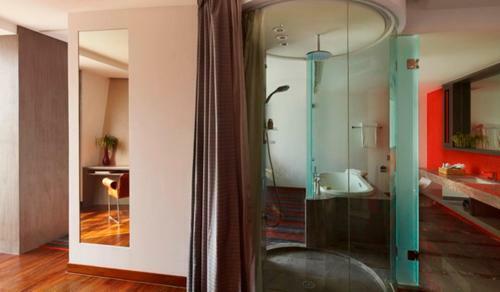 Lit Bangkok Hotel