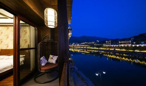 Posada Fenghuang Jianghu Inn