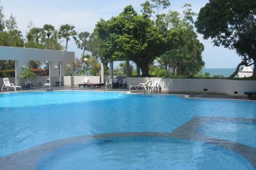 Jomtien Plaza Suite Apartments