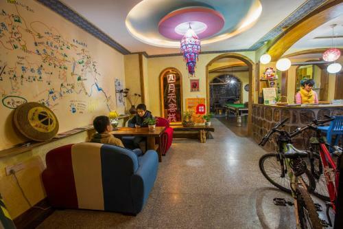 Posada Zhangjiajie April Hostel