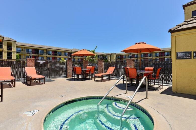 Hotel Best Western Raffles Inn & Suites