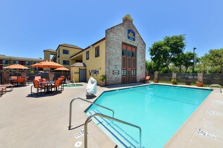 Hotel Best Western Raffles Inn & Suites