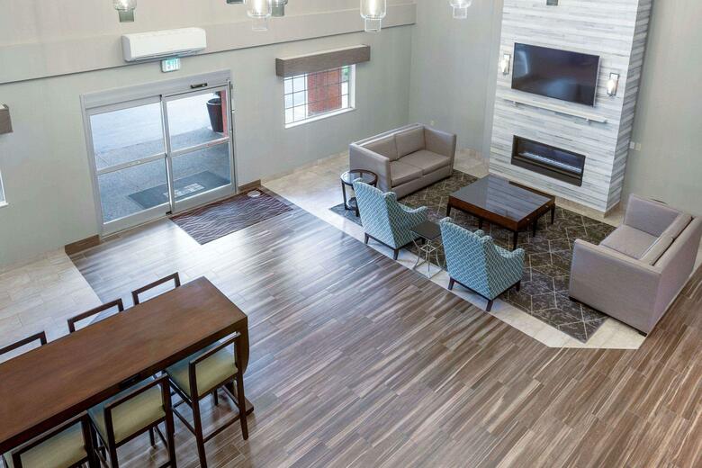 Hotel Comfort Inn & Suites