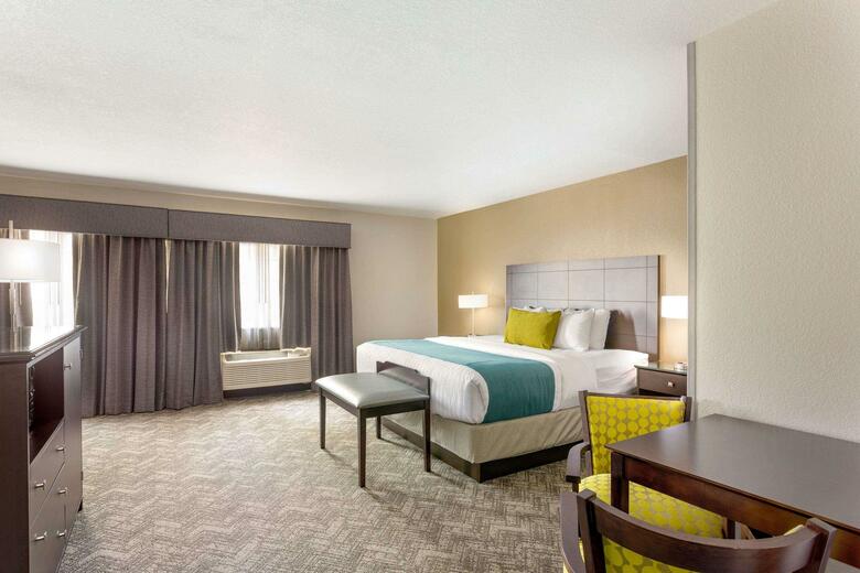 Hotel Comfort Inn & Suites